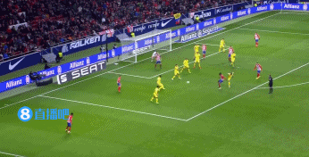 国安全队抵达北京，大兴机场内围满前来接机的国安球迷