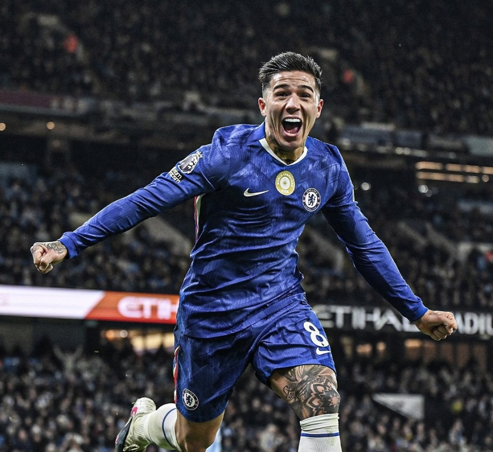 费尔斯新秀赛季连续21场比赛得分上双，超越锡安排在队史第一