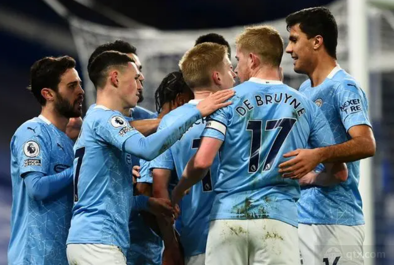 AC米兰通过老将策略增强阵容，引进莫德里奇和蒂亚戈-席尔瓦，弥补后防不足，延续稳定表现。