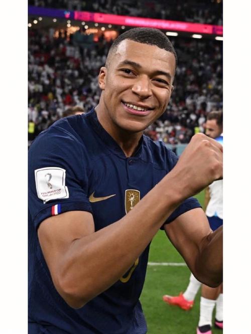 巴特萨基还没来不及走到替补席跟教练击掌普利西奇就完成了进球！