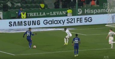 记者：王刚伤情比想象中好，侯森缝了20多针坐火车返京