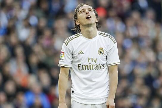 姆巴佩双响+库尔图瓦神扑！皇马3-0大胜重回正轨，阿诺德伤退成隐忧